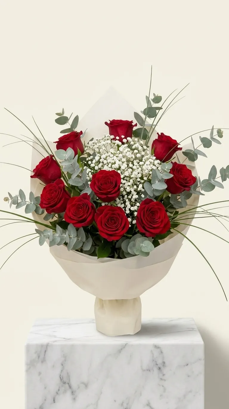 Ramo de rosas rojas con paniculata y eucalipto